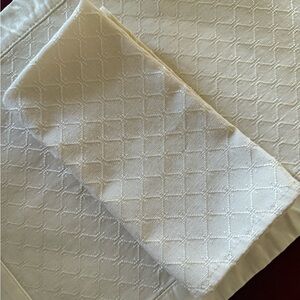 Elegant Cream Textured Table Linens